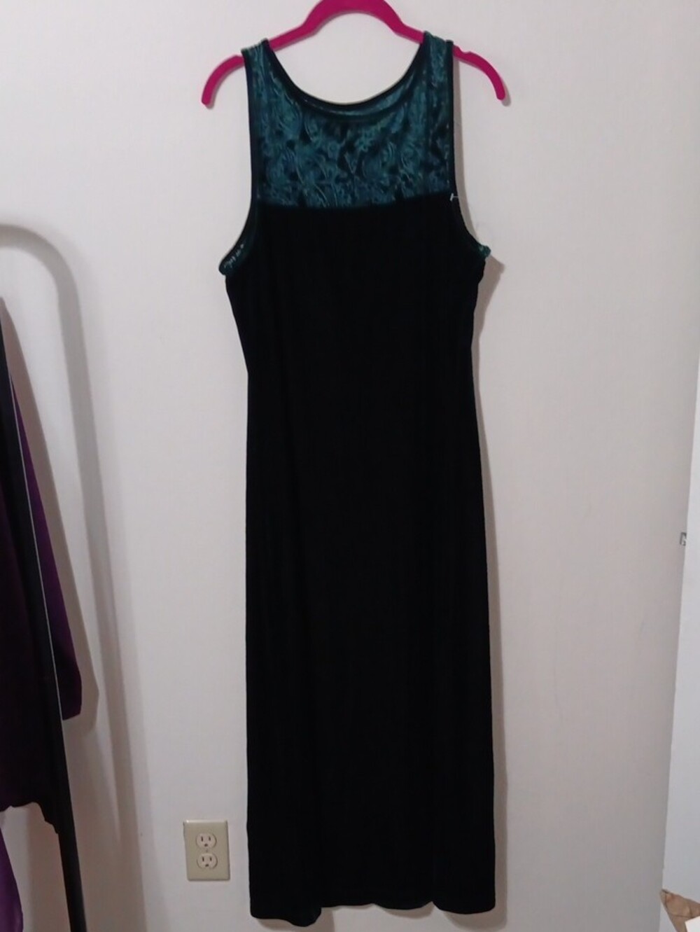 Sleeveless Dark Green Velvet Maxi Dress with Lace Design 22-23" Ptp 51" Length